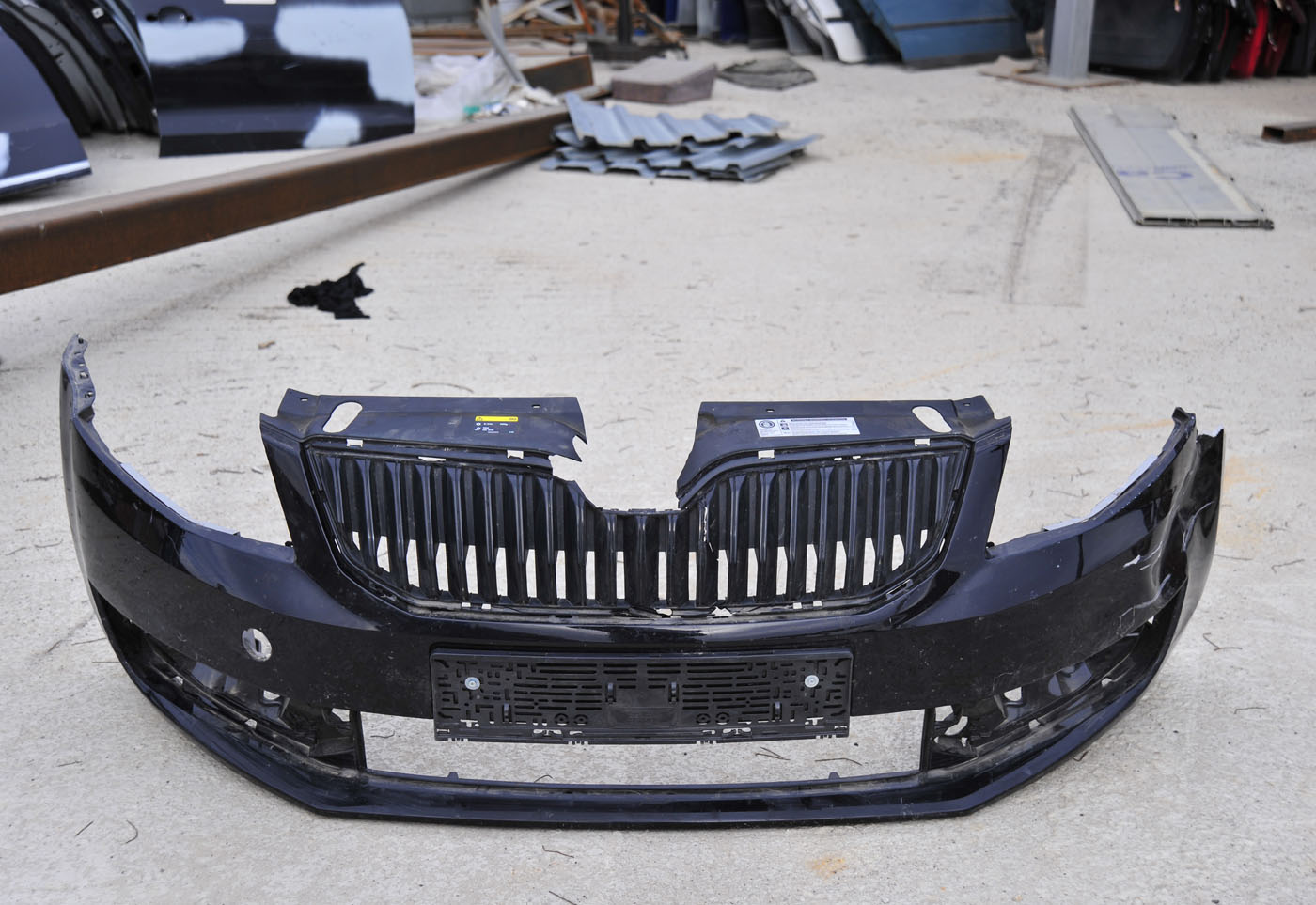 PORSCHE 928 ÖN TAMPON ORİJİNAL YEDEK PARÇA